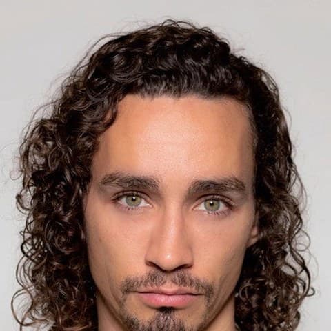 Robert Sheehan